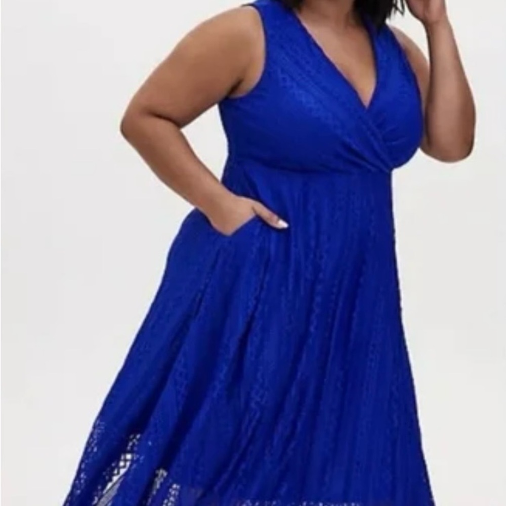 BLUE MIDI V-NECK DRESS